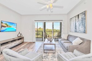 Télévision, table de tennis de table