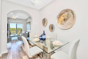 Dining - Beautiful Condo w Outdoor Pool and Sauna (Winter Garden)