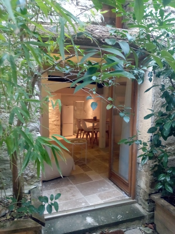 Terrace/patio - "LE Temps Suspendu"studio de Charme3,filet de Détente Suspendu (Malaucène)