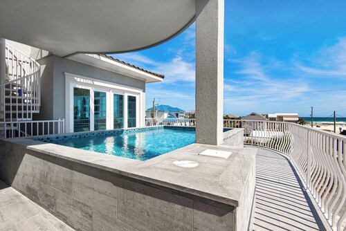Surf and City 🏝️ Modern Luxury with Beach Access + Balcony Pool + Rooftop Deck