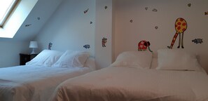 4 chambres, fer et planche à repasser, literie fournie