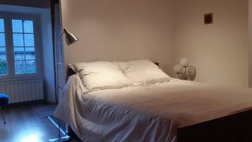 4 chambres, fer et planche Ă repasser, draps fournis