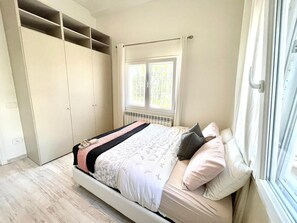 Classic Room | Iron/ironing board, free WiFi