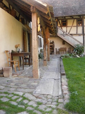 Outdoor dining - LE CAFÉ SALON bei der Weinstraße 20Min von Straßburg. (Rangen)
