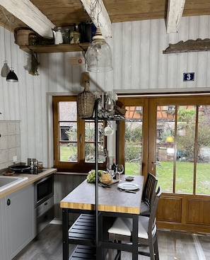 Refrigerador, microondas, horno, placa de cocina