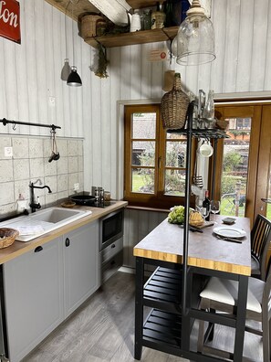 Fridge, microwave, oven, stovetop - LE CAFÉ SALON bei der Weinstraße 20Min von Straßburg. (Rangen)