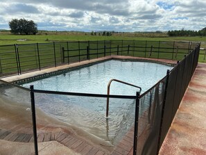 Een verwarmd zwembad