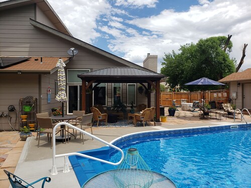 The POOL HOUSE, Fire and Water, YOUR Oasis awaits!