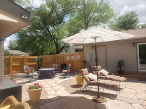Outdoor dining - The POOL HOUSE, Fire and Water, YOUR Oasis awaits! (Grand Junction)