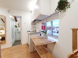 Fridge, microwave, stovetop, electric kettle