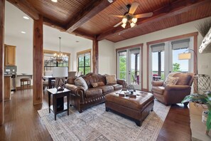 Smart TV, fireplace, table tennis - Lakeview Cabin w/ Resort Style Pools, pickleball, N. Shore Marina on Lake Travis (Jonestown)