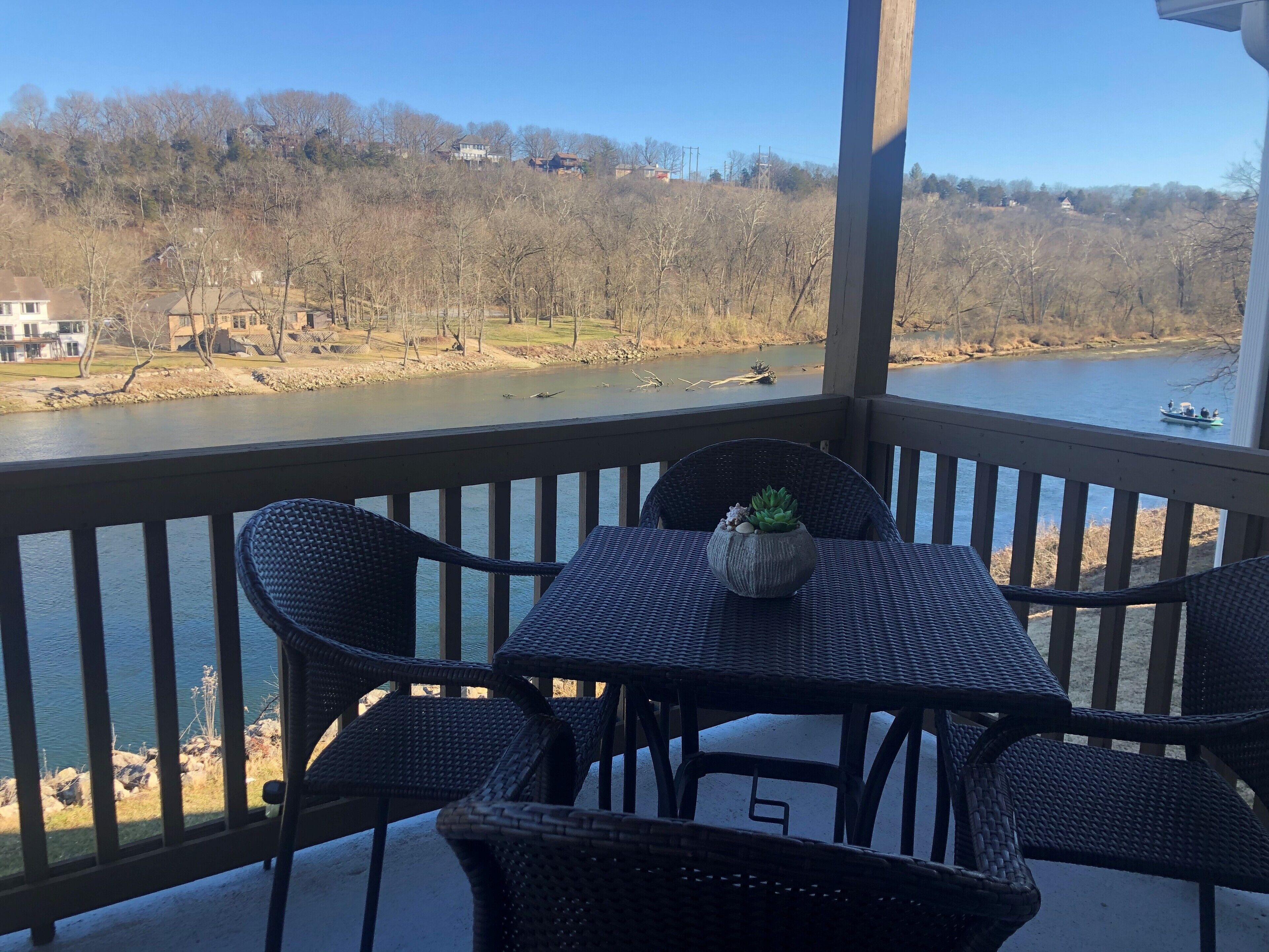 Lake Front, cozy and comfortable 