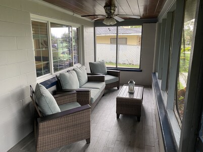 Lake Minneola Sunset Cottage - Lakefront Home - Sun Water Florida!