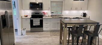 Lake Minneola Sunset Cottage - Lakefront Home - Sun Water Florida!