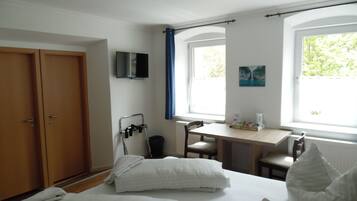 1 bedroom, travel cot, free WiFi, bed sheets