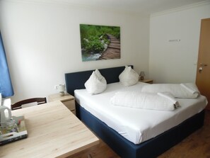 1 quarto, berço de viagem, Wi-Fi de cortesia, roupa de cama