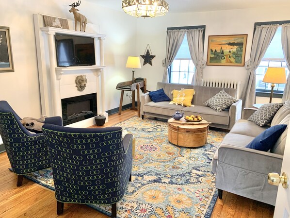 Een televisie en boeken