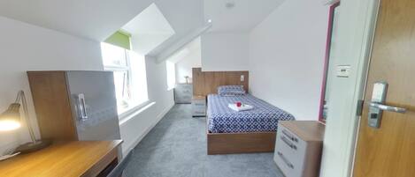 1 dormitorio, escritorio, tabla de planchar con plancha y wifi gratis