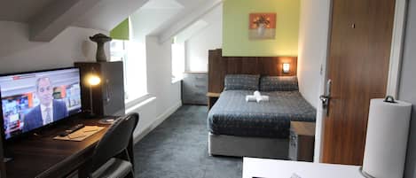 1 bedroom, desk, iron/ironing board, free WiFi