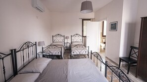 7 bedrooms, iron/ironing board, WiFi, bed sheets - Independent villa with large private pool nestled in the Sicilian countryside (Castelvetrano)