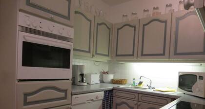 Three-room apartment with 2 bathrooms for up to 8 people.