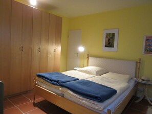 2 chambres, fer et planche à repasser, lit parapluie, Wi-Fi gratuit