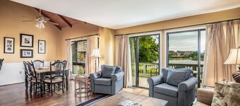 Coastal Escape Spacious 3BR 2BA Scenic Lake View