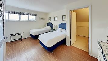 3 bedrooms, internet, bed sheets