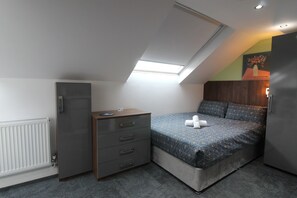 1 bedroom, desk, iron/ironing board, free WiFi - Victoria House - Standard Studio by CovStays 310 (Coventry)
