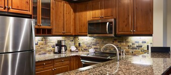 Spacious (700 sqft) 1 Bedroom/1 Bath cozy Condo /Pool & Hot tubs