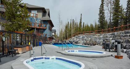 Spacious (700 sqft) 1 Bedroom/1 Bath cozy Condo /Pool & Hot tubs