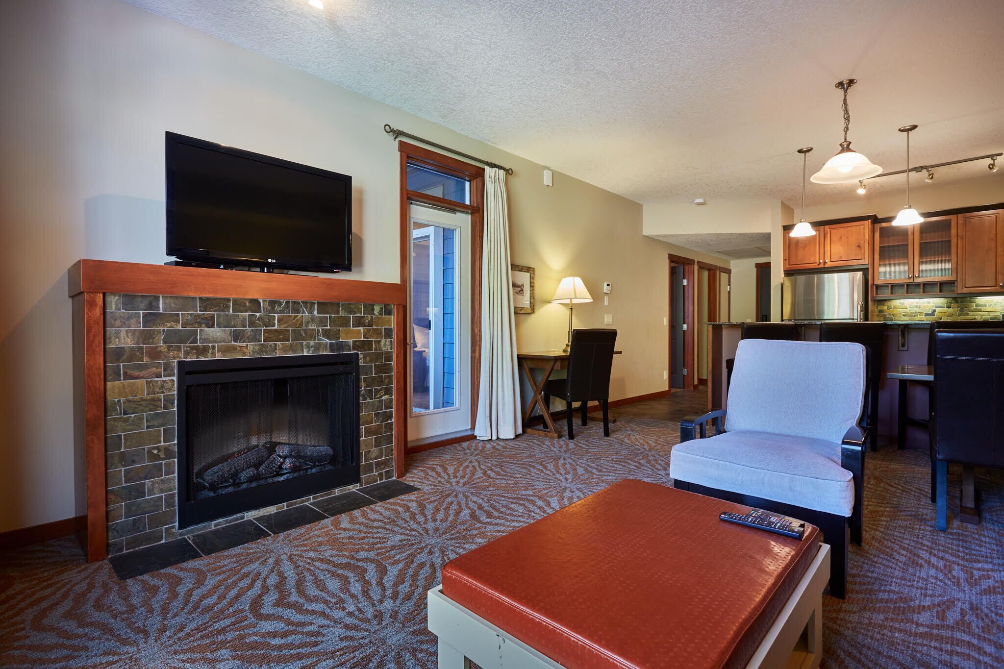 Smart TV, fireplace, DVD player, stereo
