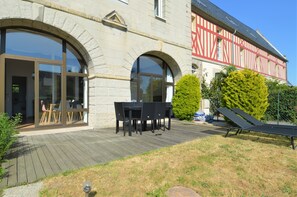 Outdoor dining - Bright apartment with garden - Omaha Beach (Commes)