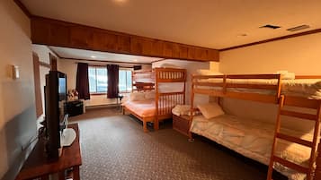 3 bedrooms, WiFi (free), bed sheets