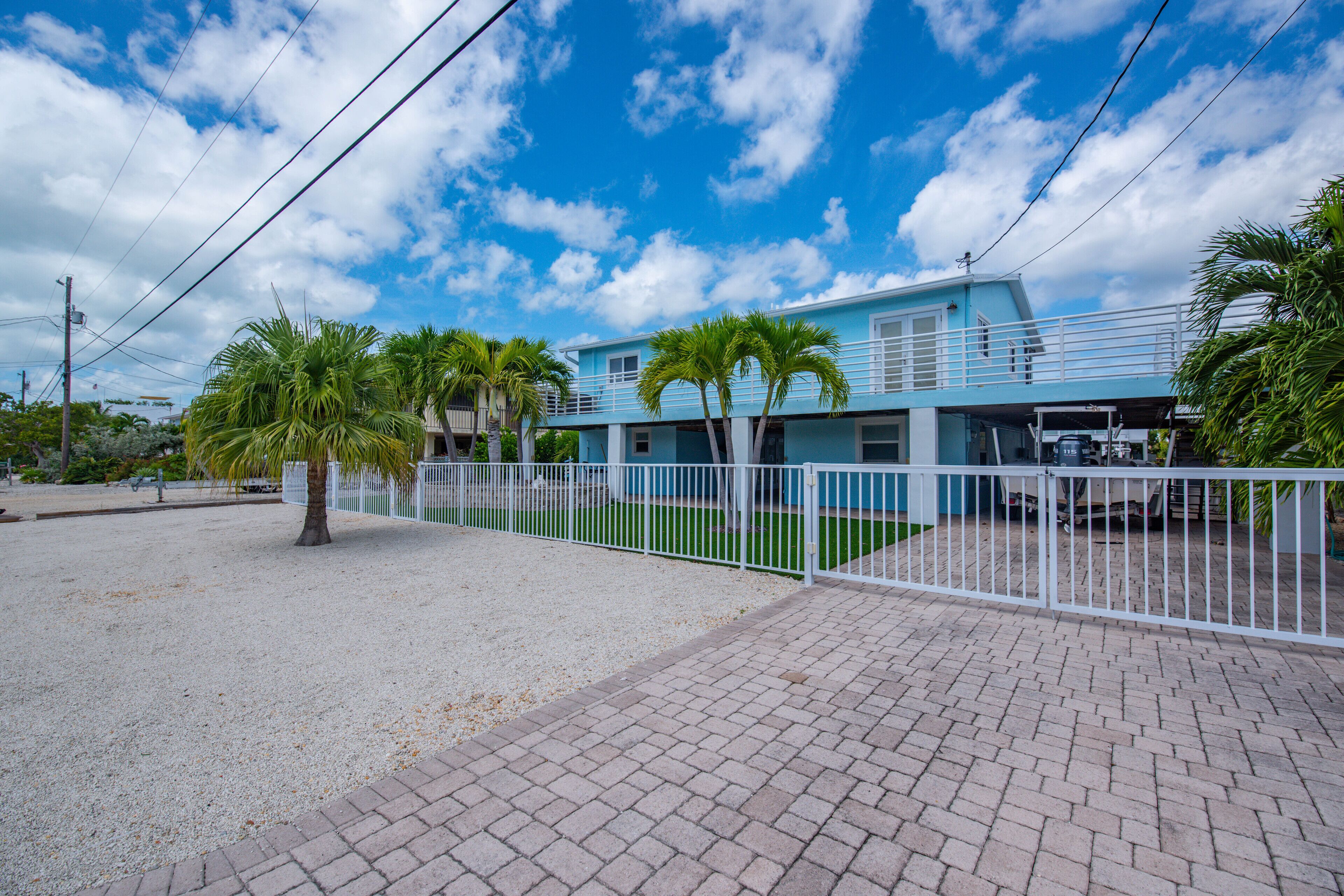 Big Pine Canal Front Beachhouse Bungalow