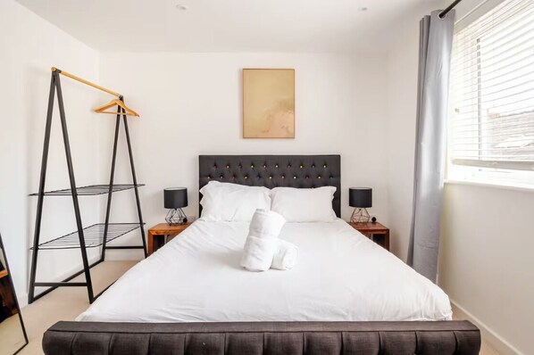 2 Schlafzimmer, Schreibtisch, Bügeleisen/Bügelbrett, WLAN