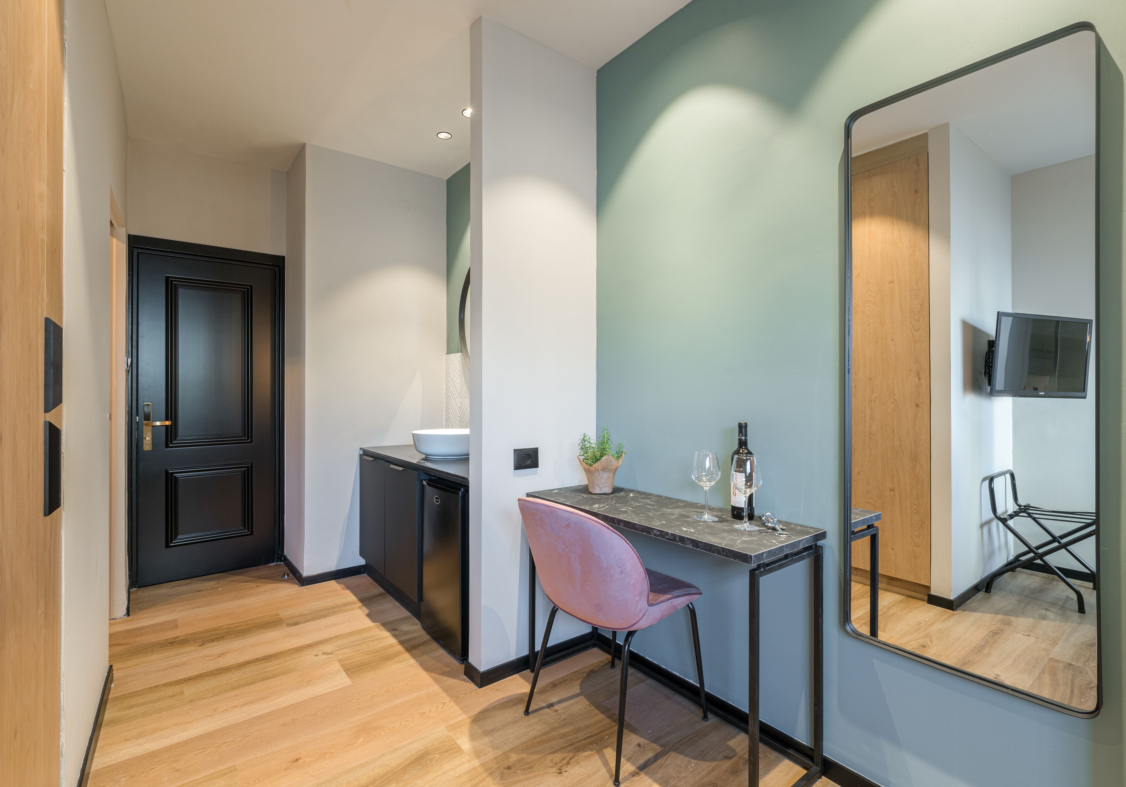 superior double room | 1 bedroom, in-room safe, blackout curtains, iron/ironing board