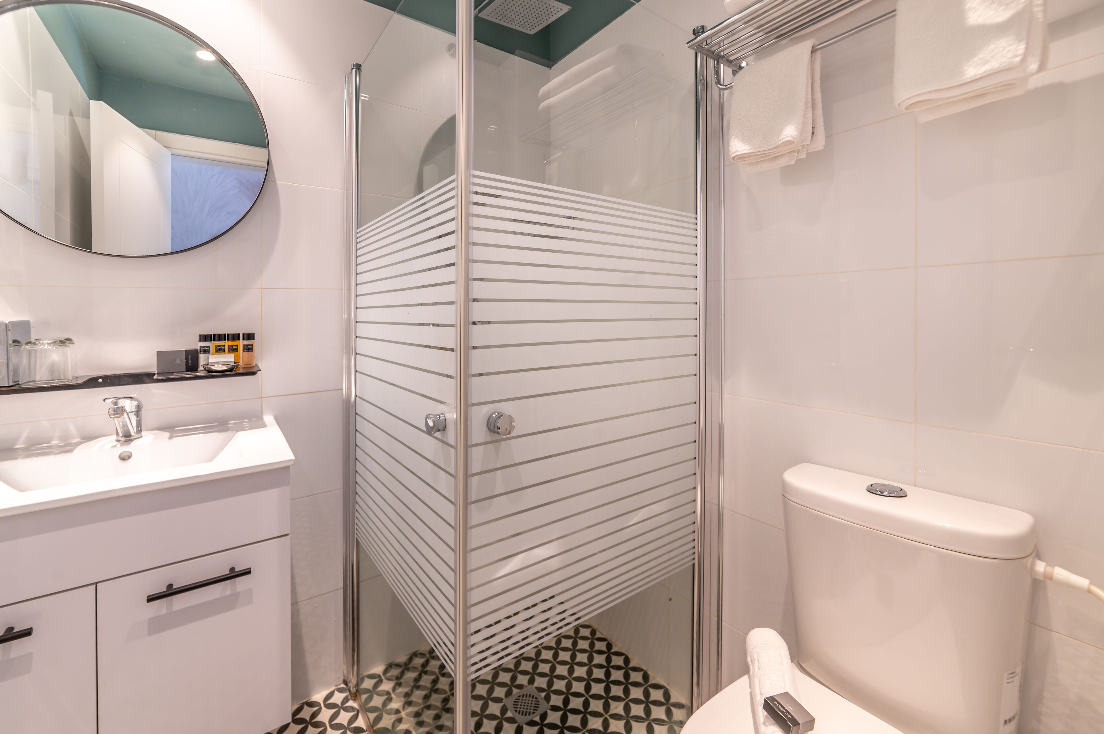 shower, free toiletries, hair dryer, towels