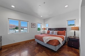 3 habitaciones, tabla de planchar con plancha, cuna de viaje y wifi