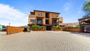 A modern two-story building with a flat roof, a covered entrance, and a paved driveway. - 57 Robber`s Roost #4 - Lionsback (Moab)