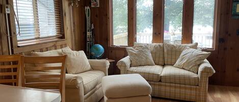 Tv, eldstad, tv-spel och dvd-spelare