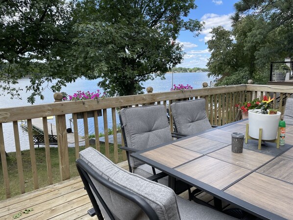 Outdoor dining - The Landing at Fremont (Zimmerman)