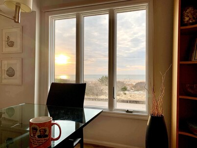 Oceanfront 3BR/3BA with direct ocean views, private parking and bikes included