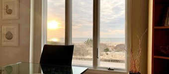 Oceanfront 3BR/3BA with direct ocean views, private parking and bikes included