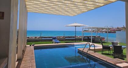 Beautiful House Vista Delfín Beach Front, with Pool