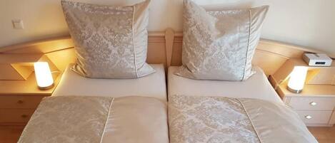 1 dormitorio, tabla de planchar con plancha, wifi gratis y ropa de cama