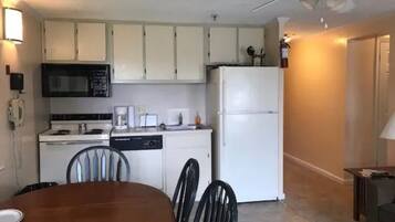 Fridge, oven, stovetop, toaster