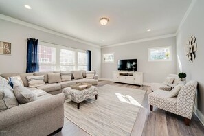 Smart TV, videogiochi, lettore DVD, libri