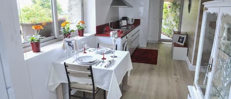 Fridge, microwave, stovetop, coffee/tea maker