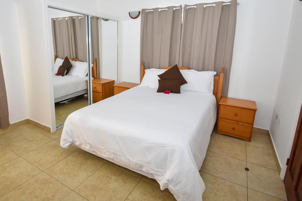 1 habitación, tabla de planchar con plancha y wifi gratis